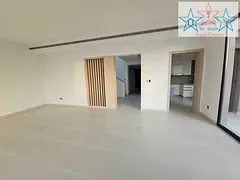 BRAND NEW 5 BEDROOM VILLAS MAIDROOM