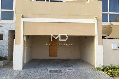 Single Row | Vacant 3BR+M TH | Upgraded Interior