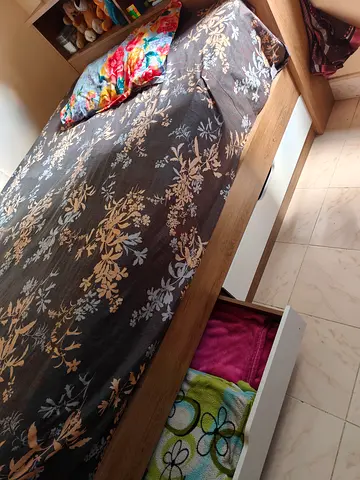 Queen bed for sale wooden