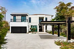 FULLY EXTENDED | LAKE & SKYLINE | 5 BEDROOM
