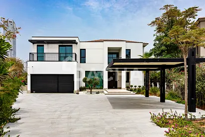 FULLY EXTENDED | LAKE & SKYLINE | 5 BEDROOM