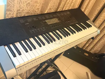Casio electronic keyboard with stand and case - good working condition