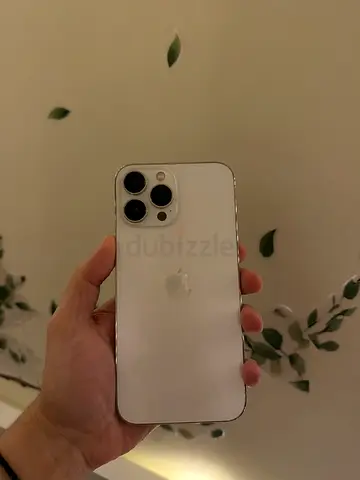 White Apple iPhone (Pro model) in good working condition