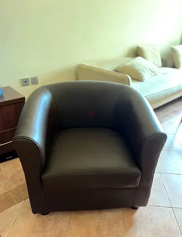 2 piece Dark brown leather club armchair — comfortable single seat