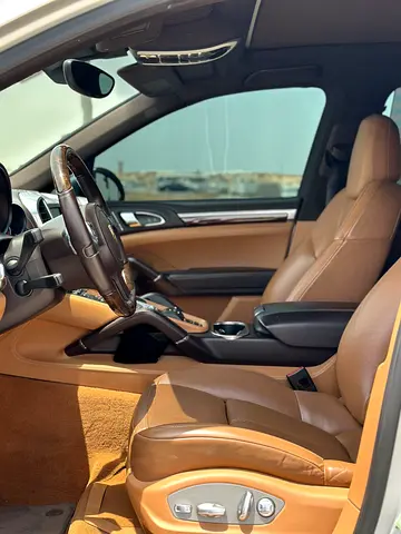 صورة 9 لـ 2014 Porsche CAYENNE