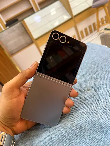 Samsung Galaxy Z Flip6 - Good Condition