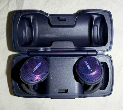 Read first Bose sports earbud in Great condition right side not working for parts or get it fix