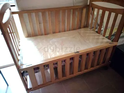 Wooden Baby Crib with Mattress