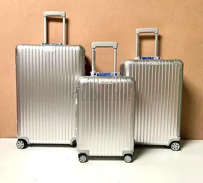 Aluminum luggage travel set