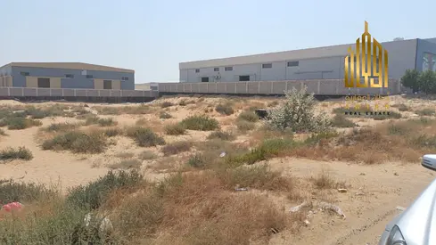 للبيع أرض صناعيه بأم القيوين 29000 قدم موقع مميز