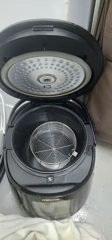 2 Rechs Multi Cooker and Steamer