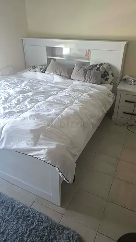 5 pieces bed set king bed with headboard and storage shelf and 30 cm matress- good condition