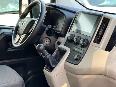 2025 Toyota HIACE — миниатюра 15