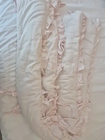 Crib linner in soft pink