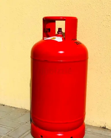 Gas cylinder with gas stove
