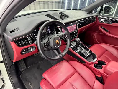 2024 Porsche MACAN photo 10