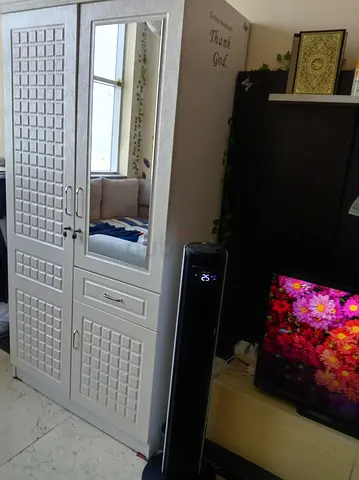 White freestanding wardrobe with mirror - Excellent condition - Almost New 🆕