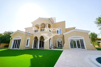 Spacious 5 BR Villa | Huge Plot | Luxury Mansion