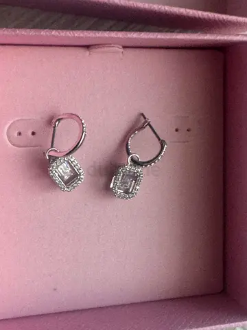 Swarovski earrings 450 aed