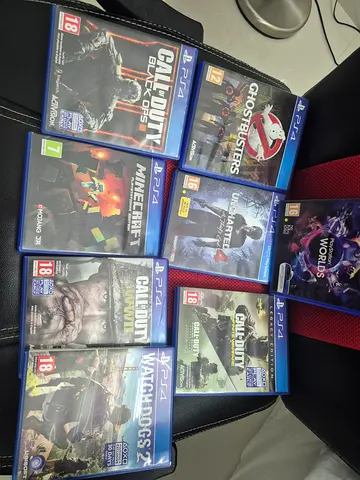 Collection of PS4 Games including Call of Duty and Minecraft