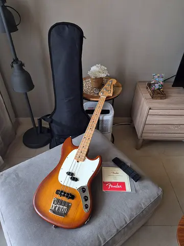 (Limited Edition) Fender American Performer Mustang Bass Guitar
