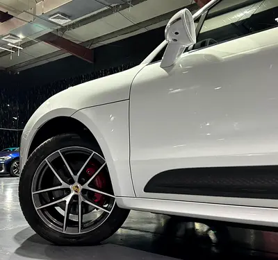 2024 Porsche MACAN photo 9
