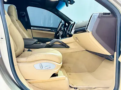 2016 Porsche CAYENNE 缩略图 17