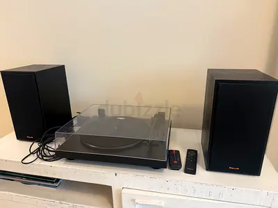 Pro-Ject automatic record player + klipsch speakers for sale