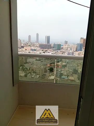 للبيع استديو بمساحة كبيره مع بلكونه باطلاله مفتوحه ومطبخ شبه منفصل  بابراج الاورينت قريب من كورنيش عجمان وبجوار جميع الخدمات
