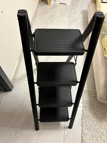 Black 4-Step Folding Ladder / Step Stool - Excellent Condition