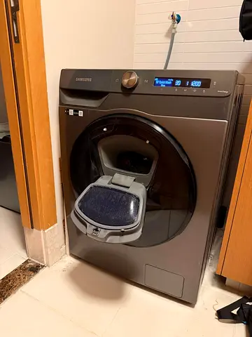 Samsung 9 kg washer and 6 kg dryer 2 in one new model slightly used with wifi system