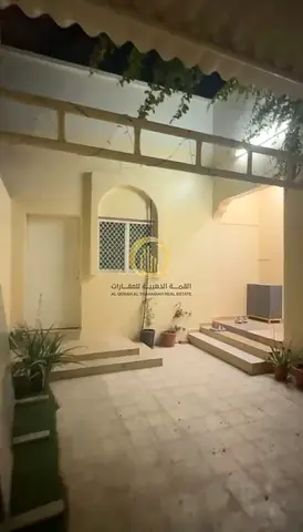بيت شعبي للبيع في الغافية الشارقة 2500 قدم مربع زاوية على شارعين تملك للمواطنين والخليجيين