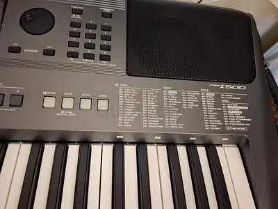 Portable electronic keyboard Yamaha I500 with built-in speakers - exellent working condition