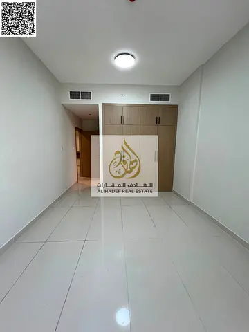 شقة غرفتين وصالة للإيجار السنوي | منعزلة + 3 حمامات + خزائن بالحائط | ثاني ساكن | الجرف 2 | شهر مجاني | 4 أو 6 دفعات | 49,000 درهم