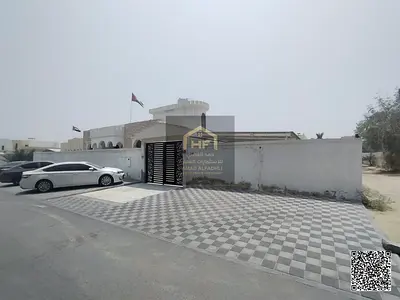 فرصة عقارية واستثمارية ممتازة: مجمع سكني أرضي على مساحة أرض ضخمة 10,000 قدم مربع يتكون من مبنيين مستقلين وملحق خدمات للبيع في عجمان!  عرض عقاري متميز