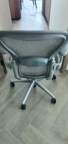 Herman Miller Aeron chair for selling.gray color