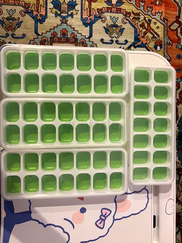 Set of 4 silicone ice cube trays — green/white, excellent condition