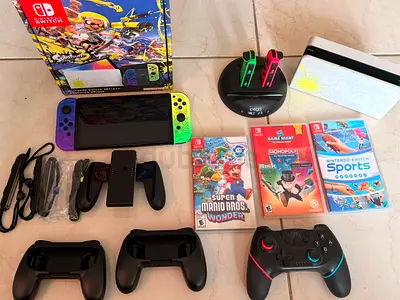 Nintendo Switch OLED Splatoon 3 Edition with 4 games, controllers and accessories and 3 extra contro