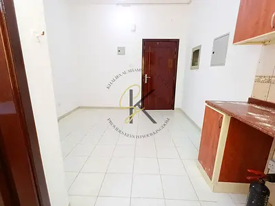Lavish studio available in muwaliah full of family building for contact Babar