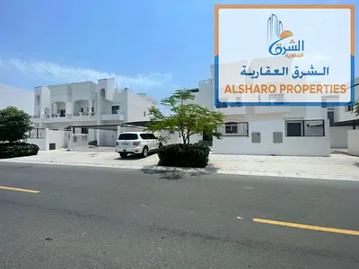 Three master bedrooms Maid's room with master suite Built-in wardrobes 5 bathrooms Central air conditioning American-style kitchen Suitable for a gard