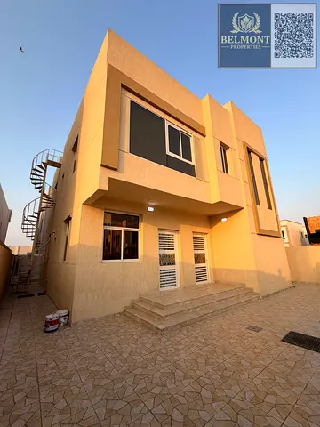 <**>4 master Bedrooms Villa<**>Wardrobes<**>Asphalt Road<**>Big inside Yard<**>Ready to Move<**>