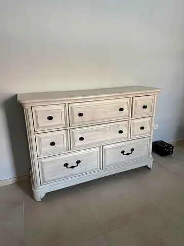 Pottery Barn White Wooden Dresser / Chest of Drawers - 7 Drawers, Classic Style