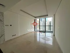 UNFURNISHED | READY TO MOVE IN | MID-FLOOR