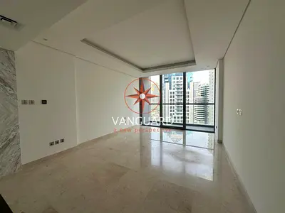 UNFURNISHED | READY TO MOVE IN | MID-FLOOR