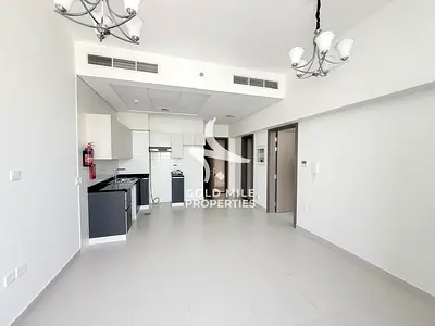 MODERN 1 BHK - ELEGANT LIVING - FAMILY BUILDING - PRIME LOCATION