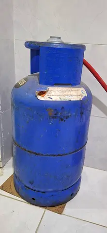 Gas cylinder with regulator & stove