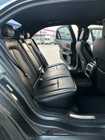 صورة 15 لـ 2018 Lincoln CONTINENTAL
