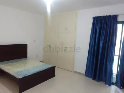 للايجار غرفة ماستر بكورنيش الخالدية Master bedroom for rent on Al Khalidiyah Corniche.