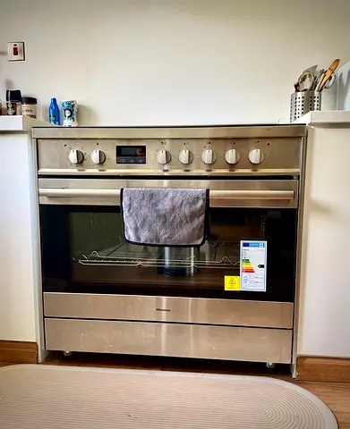 Hisense, 90 cm Freestanding Electric Cooker, 123L Oven
