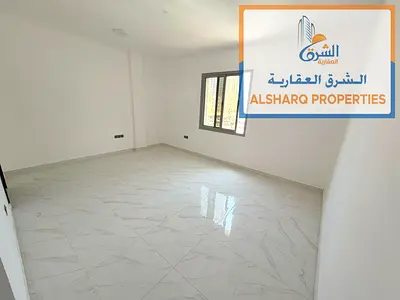 استوديو جديد بالقرب من كورنيش عجمان، مطبخ منفصل، شقة مضيئة وواسعة، تشطيبات راقية، تكييف مركزي، وسهولة الوصول للشارقة ودبي.